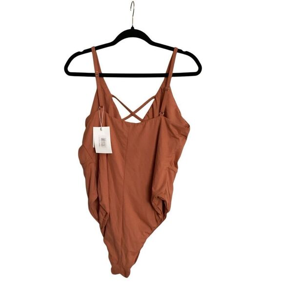 Dippin Daisys Swimsuit - Picture 3 of 8